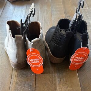 wonder nation Kids Chelsea Boots in Black and Taupe